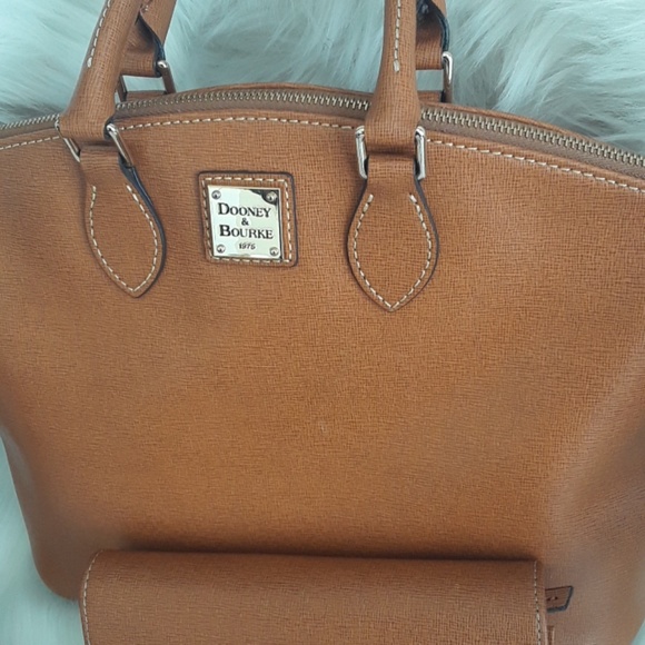 DOONEY & BOURKE BAG AND WALLET - Picture 2 of 4